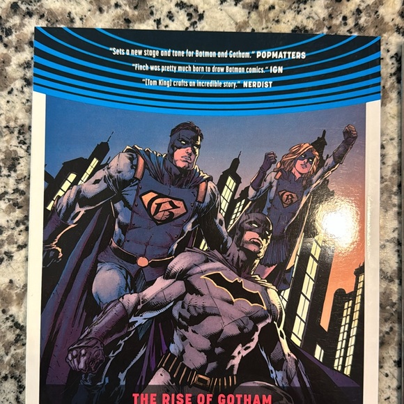 Batman TPB Vol. 1 & 2 - Picture 3 of 6